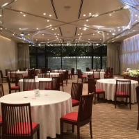 披露宴会場、絢音。プロジェクションマッピングの演出ができる。