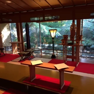 挙式の際は結構人がぎっしり入ります