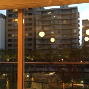 川の景色は綺麗だがマンションの生活感が見えてしまう|467932さんのNAKANOSHIMA TERRACE #AND ME /中之島テラス#アンドミー（営業終了）の写真(536949)