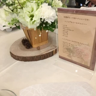 テーブル装花。
ドリンクはノンアルコールも充実してました。