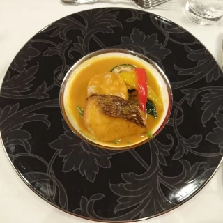 鯛の蒸し焼きカレー風味