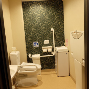控え室にある多目的トイレ|468597さんのWedding Terrace Ashiya (ウエディングテラス芦屋)の写真(458693)