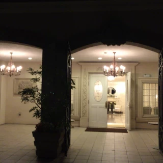 フランス館　外観（夜）