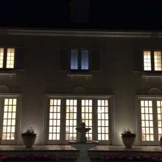 フランス館　外観（夜）