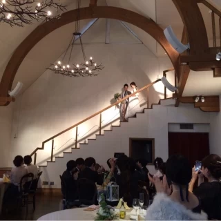 入場の際の階段が素敵です