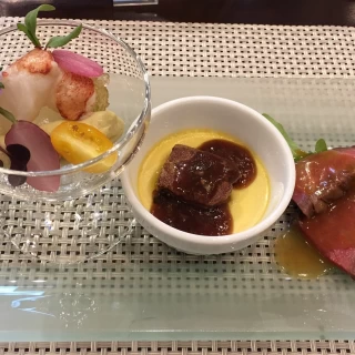 真ん中はフォアグラです