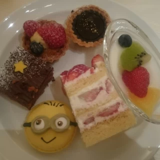 ミニオンマカロンはお願いして作ってもらいました