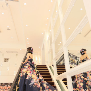 カラードレスと披露宴会場の階段。ヨーロピアンです。