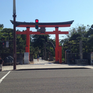 神社と公園の入り口の鳥居。朱色が綺麗です。向かいは商店街|470013さんの白山神社の写真(466123)