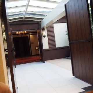 挙式会場エントランス