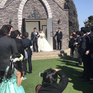 緑のガーデンがステキなチャペル