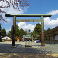 静かで厳かな雰囲気に包まれた素敵な神社。