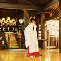 神前式の最後は巫女さんによる伝統ある神楽舞。