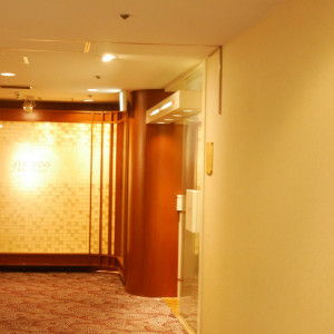 プラザ棟。美容室の資生堂前。列席者の着付けヘアメイクOK|472230さんのホテル椿山荘東京の写真(467468)