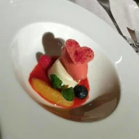 イチゴムースのデザート