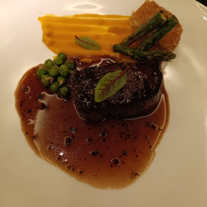 フィレ肉カット前、かぼちゃバターのソースとマデラソースで頂く|472327さんのウェディングスホテル・ベルクラシック東京の写真(2452912)
