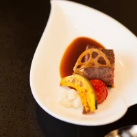 お肉料理です