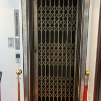 旧式エレベーター（乗車できず）