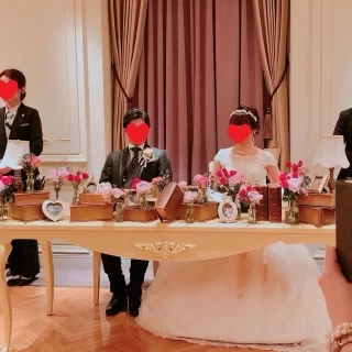 メインテーブルはクロスなしにしました。
