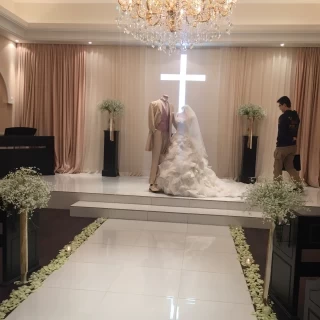 天井は低め