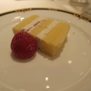 デザートは、ウェディングケーキ他もう1品ありました。