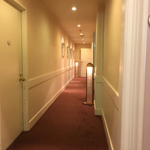 親族控室入り口|473774さんのプリティチャペル舞浜（ホテルオークラ東京ベイ内）の写真(475044)