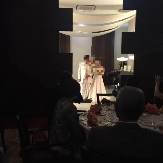 披露宴会場の個性的なドア