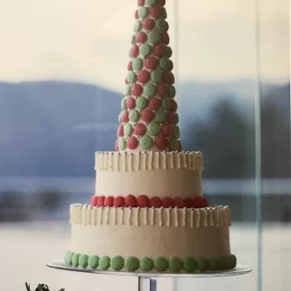 ウエディングケーキは2人の好きな色でこだわりました
