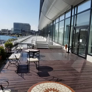 海が見えるバルコニー