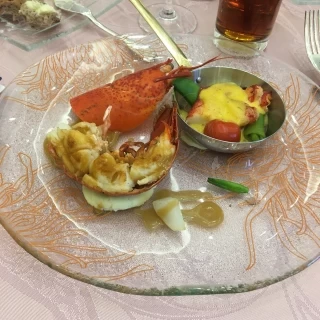 オマール海老
1皿に味が2種類