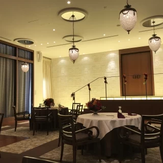 階段からの演出も可能。