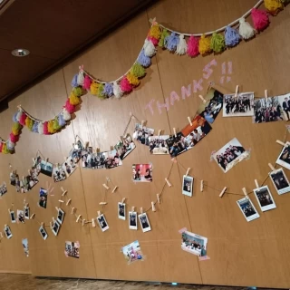受付の壁に写真を飾ってステキな装飾をして下さった。