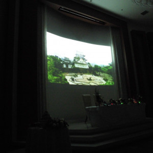 高砂席の後ろには映像演出|476429さんの岸和田グランドホールの写真(520234)