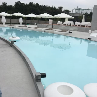 白のイメージの披露宴会場のガーデン！
