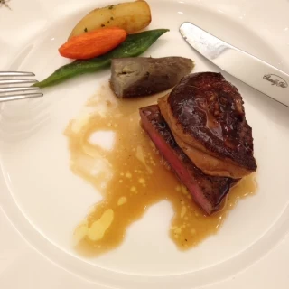 メイン フォアグラと牛フィレ肉ステーキ