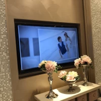 披露宴会場ロビーでのムービー上映