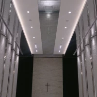 天井も高く、一部が鏡張りになっていて更に解放感がありました。