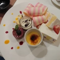 当日食べたウェディングケーキとデザート