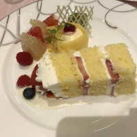 ケーキにプラスフルーツをつけました