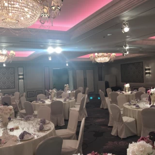 100名は入れる披露宴会場
試食会場でした