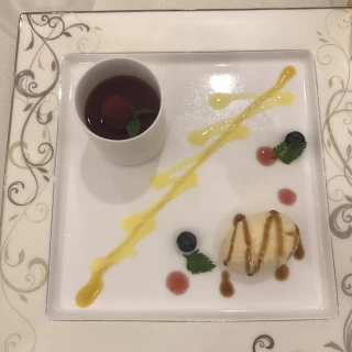 デザート
クレームブリュレとバニラアイス