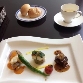 高級食材が並びます