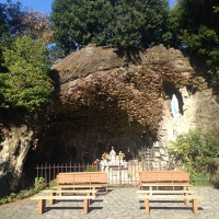教会裏のマリア洞穴