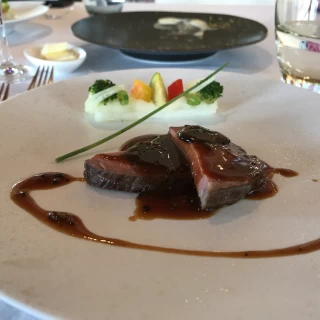 肉料理。