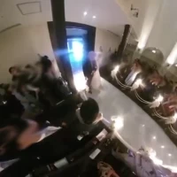 定員を超えると後ろに立って頂くことになります