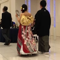和ドレスは後ろ姿がよく撮られてました(笑）