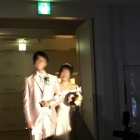 披露宴会場への入場はブーケブートニアを新しいものに変更可能