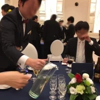 カラフェとグラスはご用意いただけます。