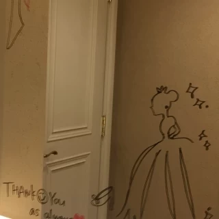 迎賓館ならトイレの鏡に水性ペンで落書きもできます。