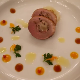 前菜、彩りが良いです。